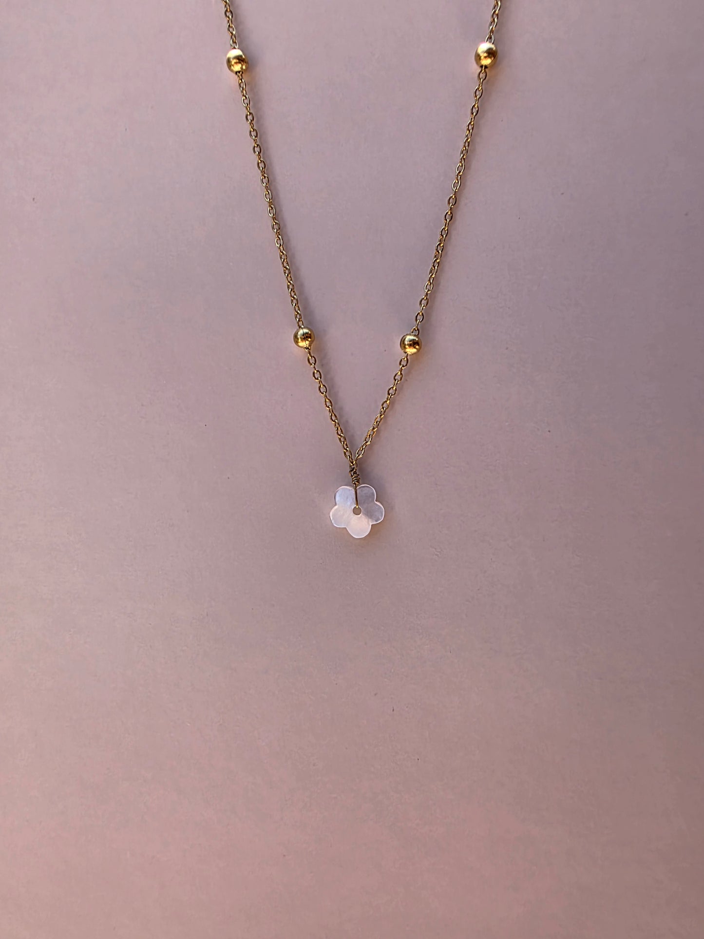 Collier pendentif Fleur de Nacre