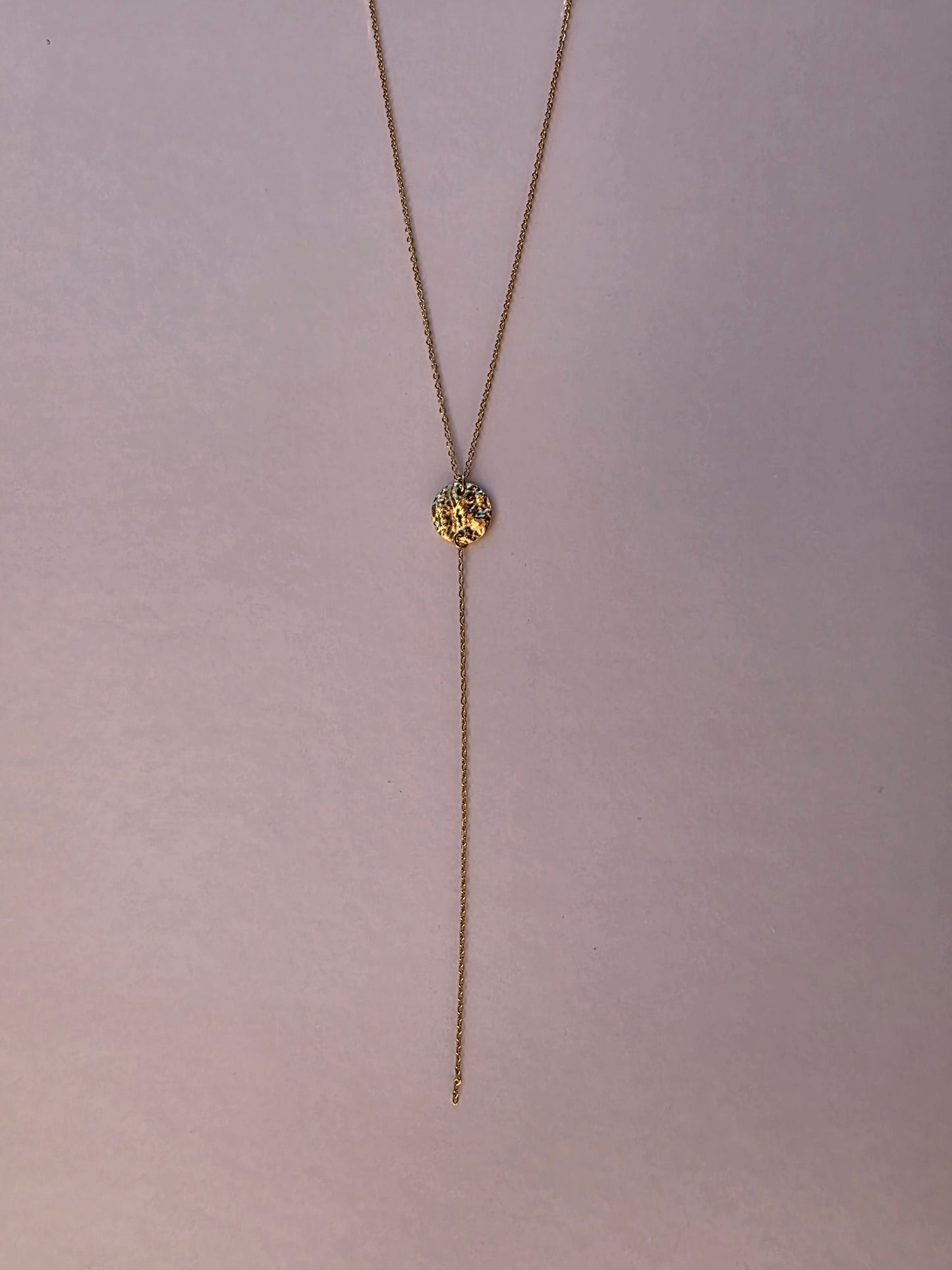 Collier pendentif rond martelé